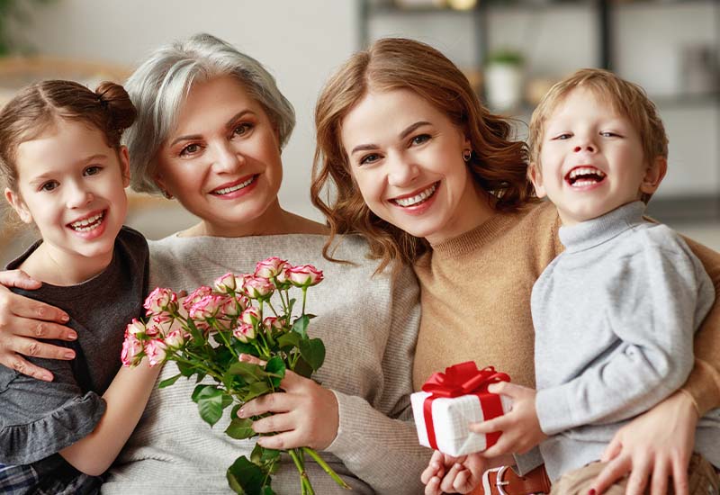 https://www.angara.com/blog/wp-content/uploads/2023/08/21-Mothers-Day-Gifts-that-Are-as-Good-and-Unique-as-Your-Mom.jpg