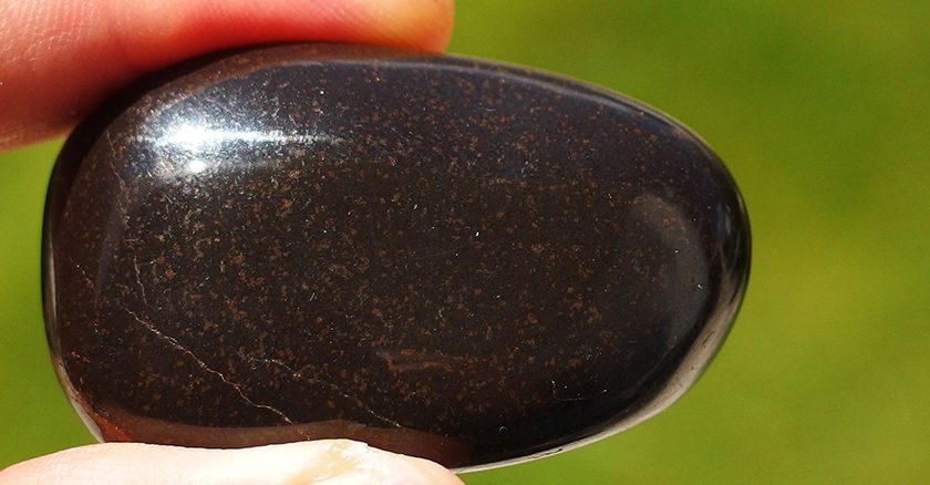 What Is the Difference Between Onyx and Obsidian?