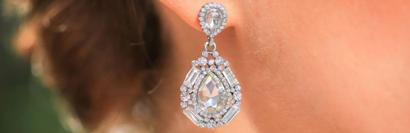 https://www.angara.com/blog/wp-content/uploads/2023/08/best-earring-backs-for-earrings.jpg